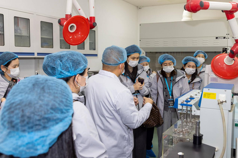 奥秘让5亿脱发白发人也能用的起了！麻将胡了app60万克的富勒烯黑(图2)